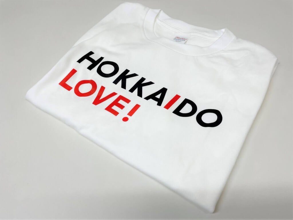 『HOKKAIDO LOVE! 道トクふりーぱす(略称・道トク)』-「HOKKAIDO LOVE!」ロゴ入りTシャツ