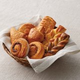 無印良品からチーズやナッツの風味で糖質摂取量を抑えた「糖質10g以下のお菓子・パン」シリーズの新商品が4月13日(水)より順次発売！