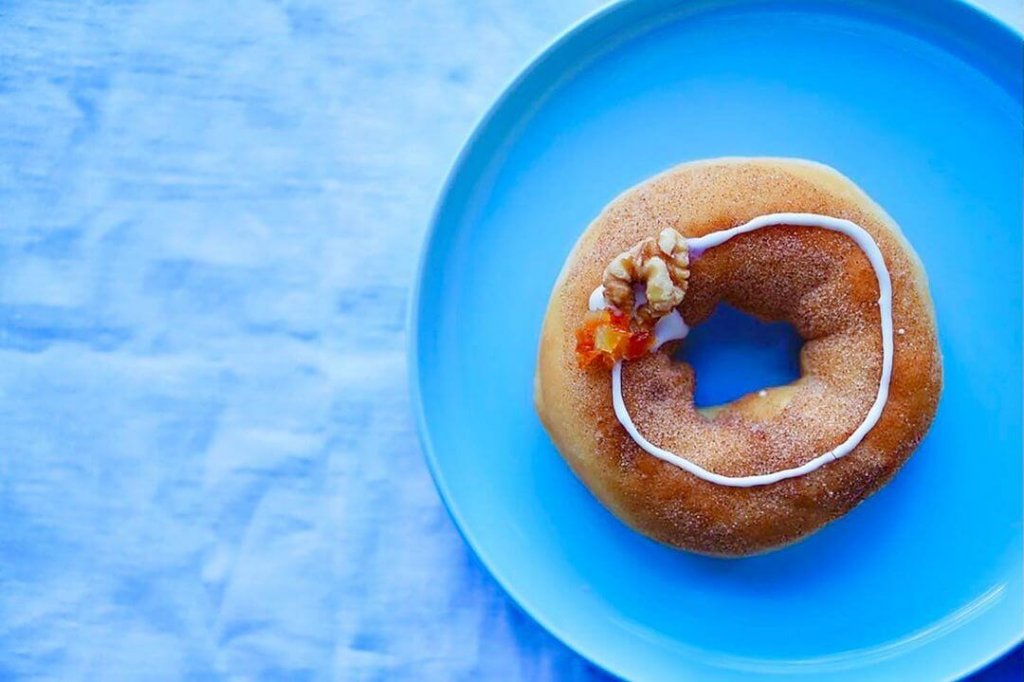 ふわもち邸の『オレンジシナモンとくるみ ドーナツ』