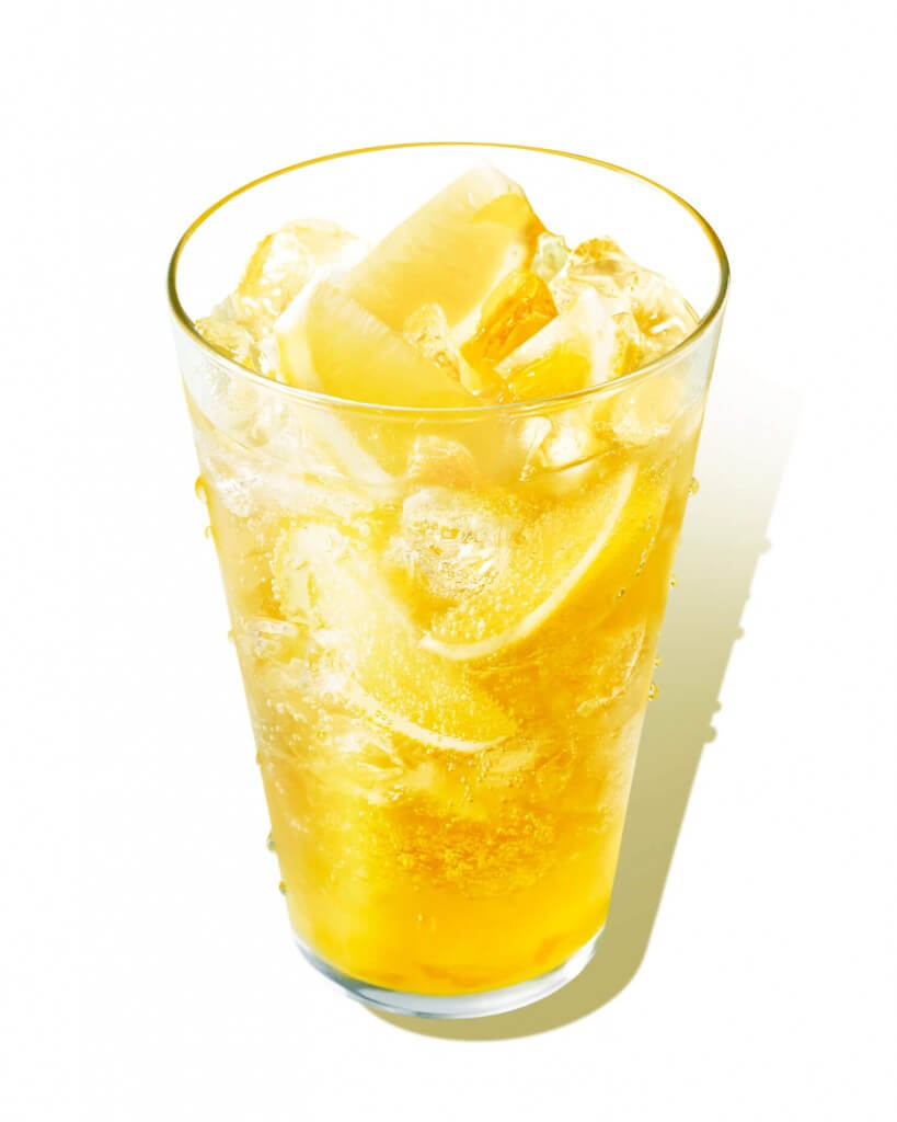 モスバーガーの『まるごと！レモンのジンジャーエールwith甘夏ソース＜九州産甘夏果汁0.5％使用＞』