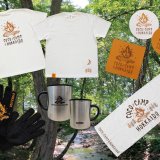 「水曜どうでしょう」の藤村忠寿ディレクターと共に楽しむ「ここキャン北海道」のオリジナルグッズが5月25日(水)より発売！