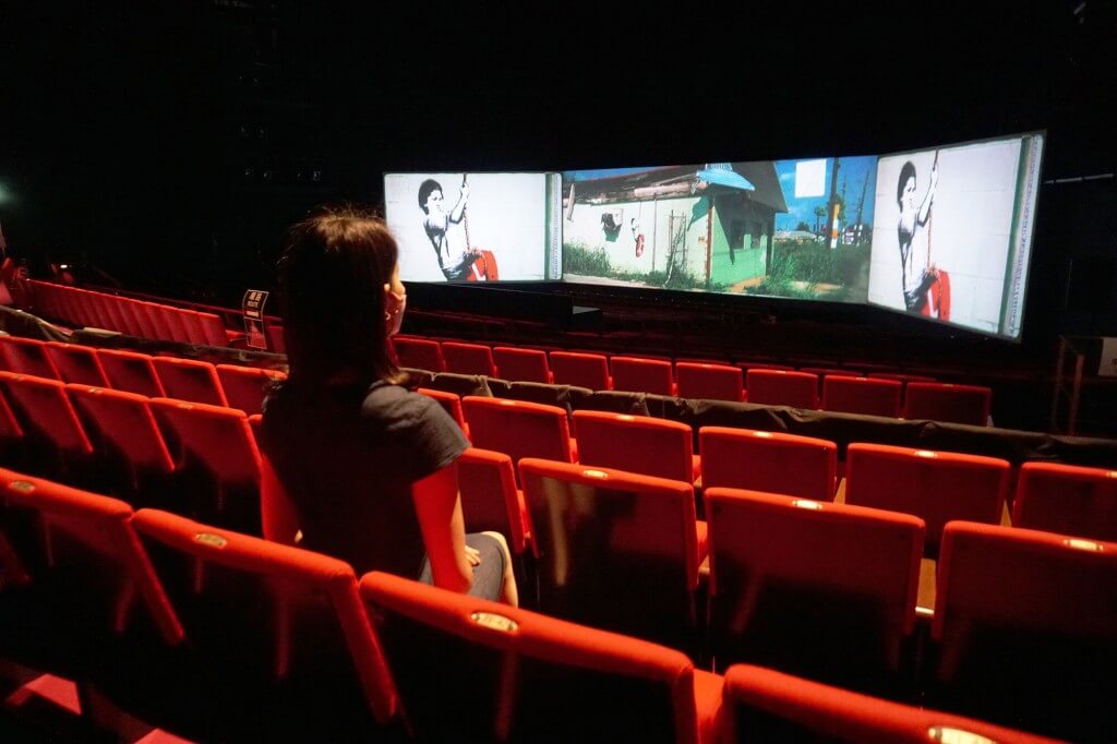 『バンクシー展～天才か反逆者か～』-劇場ならではの大型3面スクリーンは札幌展独自