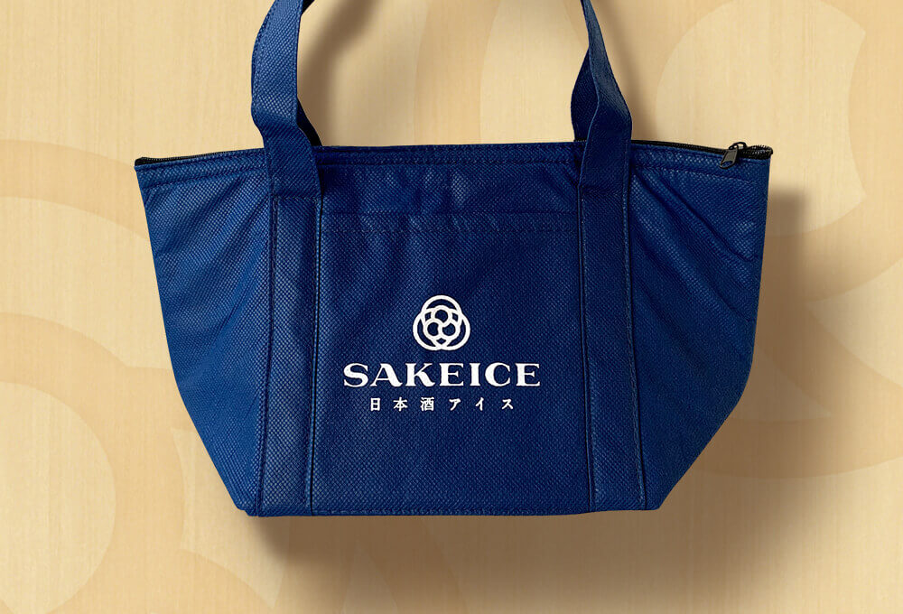 日本酒アイスクリーム専門店「SAKEICE」-ポップアップストア『SAKEICE SUMMER POP’s 2022』SAKEICEオリジナル保冷バッグ