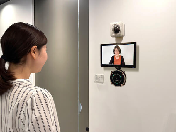神谷コーポレーション湘南株式会社-住宅用の室内ドア無人ショールーム(リアルタイムでの会話が可能なカメラとマイク)
