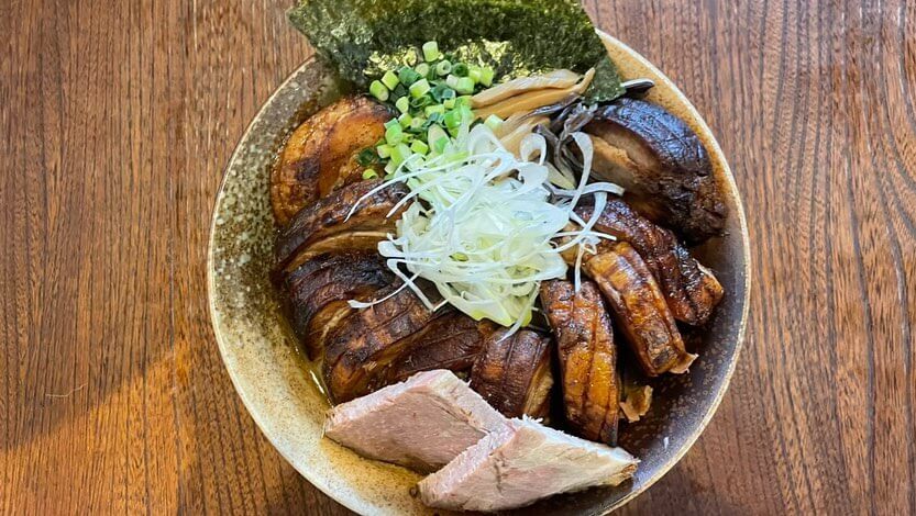 北海道餃子研究所 八軒店の『麺や琥張玖 札幌味噌ラーメン』・『琥張玖チャーシュー』