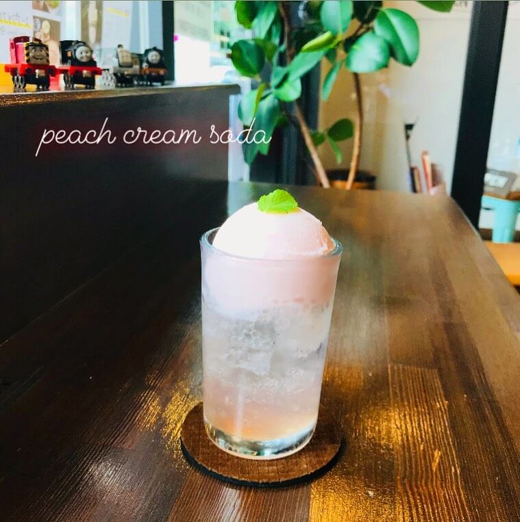 CAFE FUGOの『桃クリームソーダ』