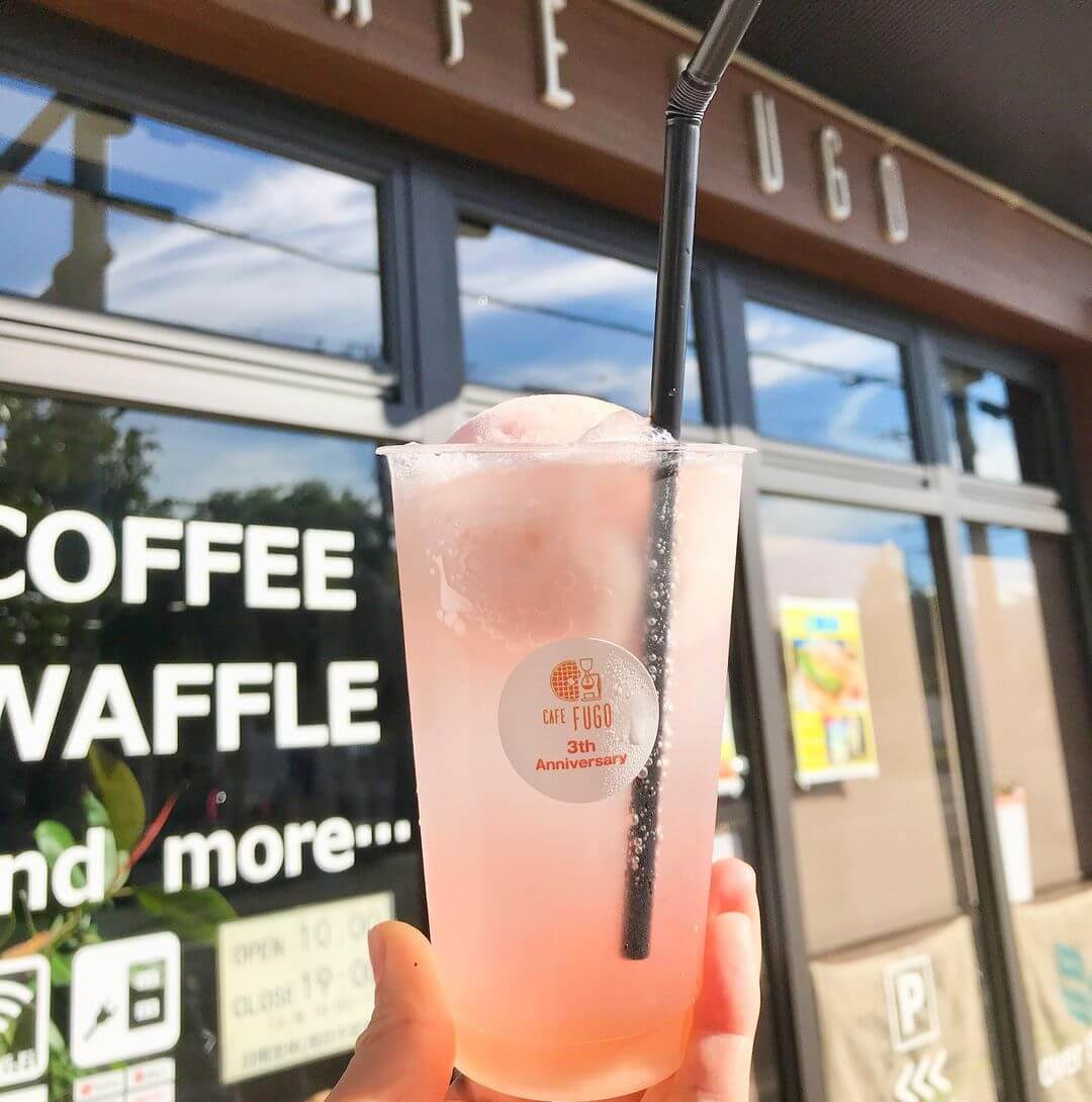 CAFE FUGOの『桃ゼリークリームソーダ』