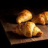 札幌グランドホテル×ルピシアのコラボ第3弾！香り豊かなアールグレイを使用した『紅茶のクロワッサン』・『桃ロールケーキ』が7月18日(月)より発売！