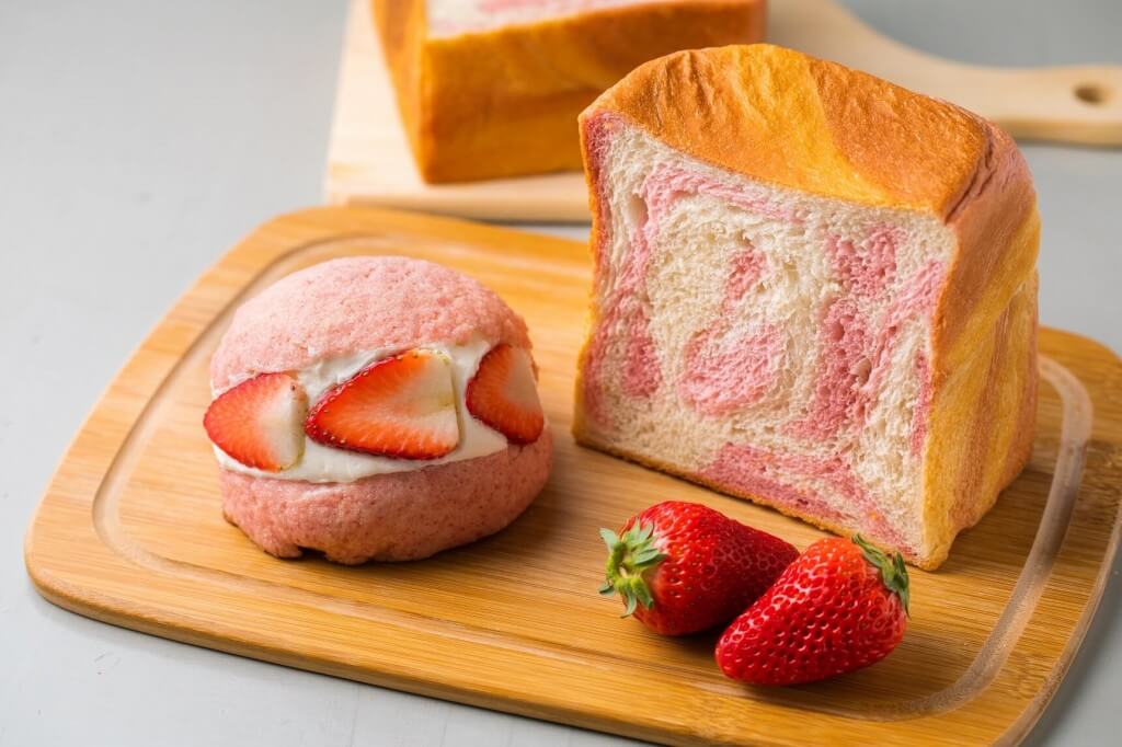 MILKFED.(ミルクフェド)×シロクマベーカリー-『クリームいちごメロンパン』『いちごマーブルらうす食パン』