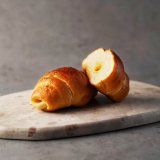 嵜本ベーカリー札幌南13条店からトリュフと発酵バターを使用『嵜本の塩トリュフパン』が8月10日(水)より発売！