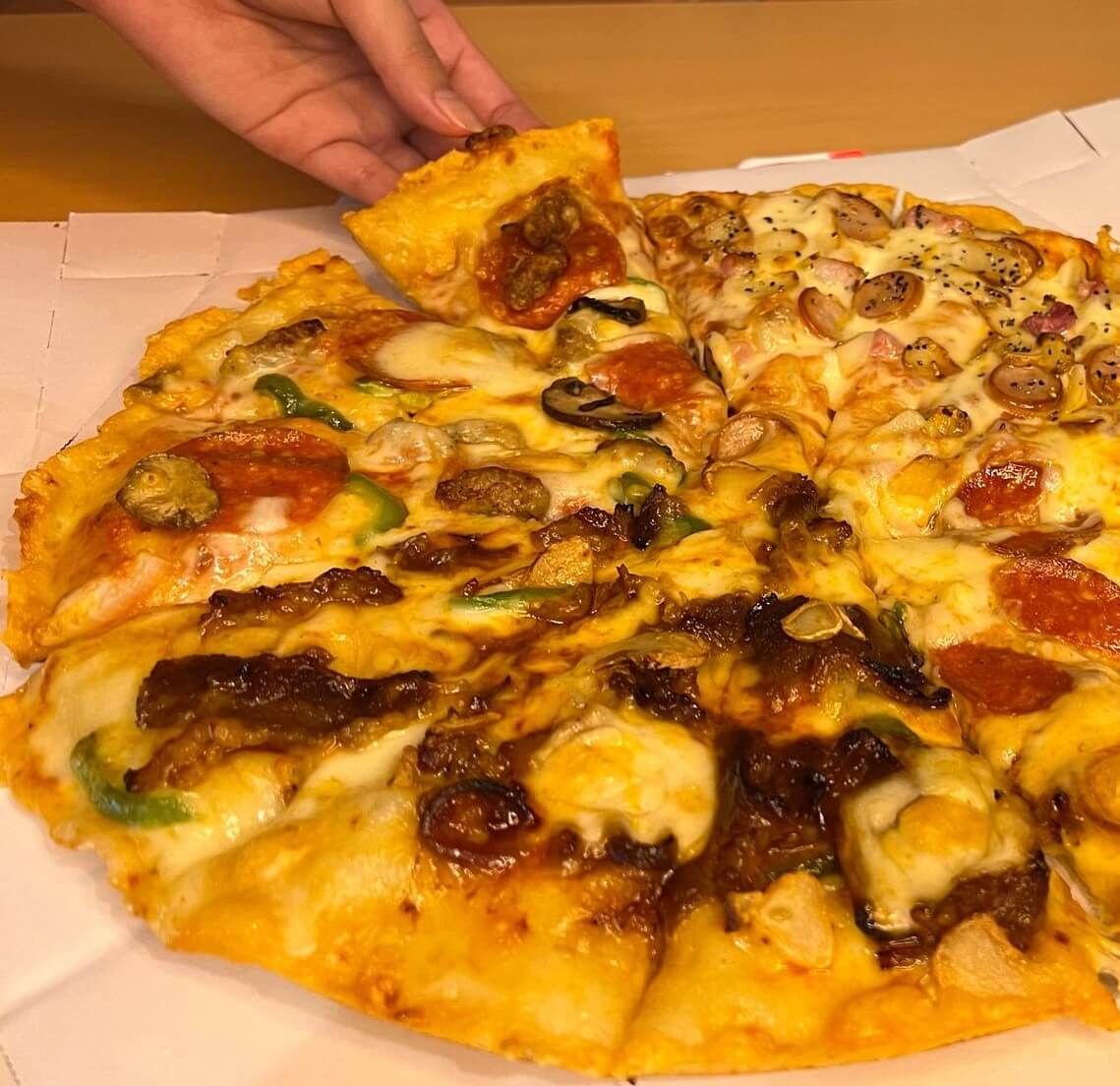 ドミノ・ピザの『チーズファンタジー・クワトロ』-“チーズが生み出すファンタジー”を堪能！