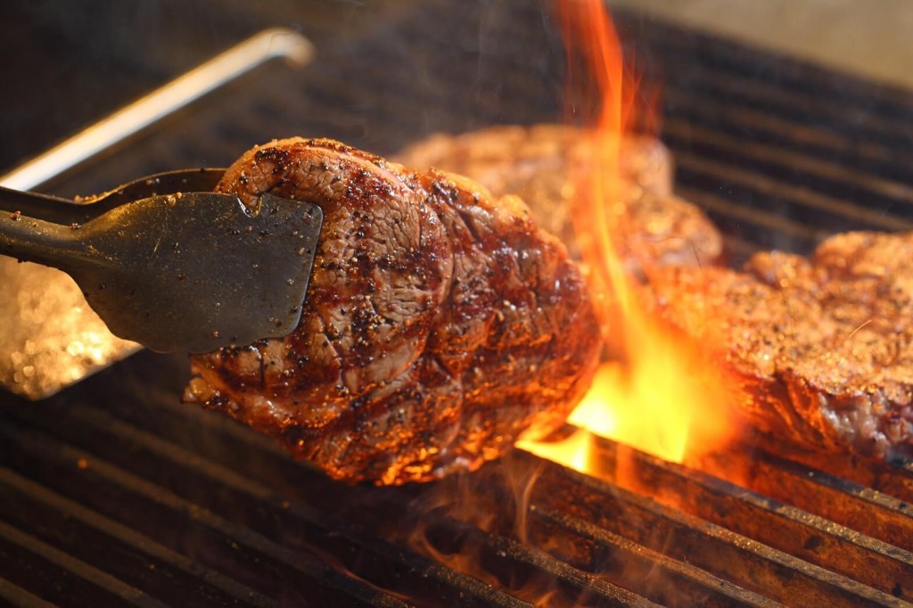 ビーフインパクトの『炭焼ステーキ』