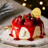 札幌ステラプレイスにもある「J.S. PANCAKE CAFE」にて艶やかに輝く真っ赤なパンケーキ『ベリールージュパンケーキ』が11月25日(金)より発売！