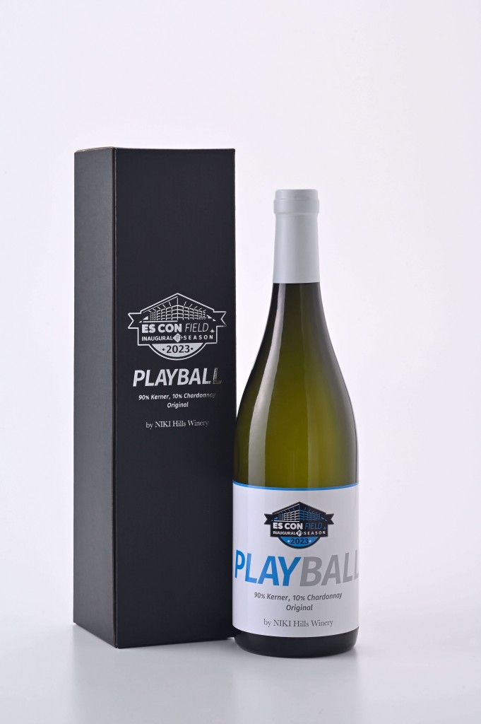「ES CON FILED HOKKAIDO」の開業記念オリジナルブレンドワイン『PLAY BALL(プレイボール) 白』