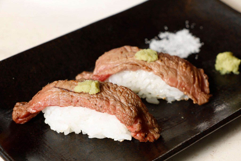 札幌プリンスホテルの『白老牛の炙り肉寿司』
