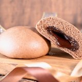 ファミリーマートからベルギー産チョコレートを使用したスイーツ系中華まん『とろ～り濃厚フォンダンショコラまん』が12月13日(火)より発売！
