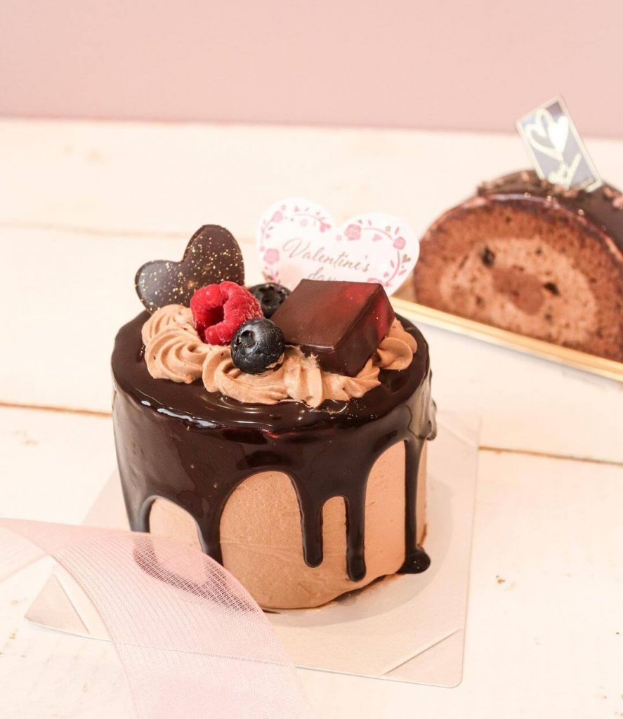 奏春楼のバレンタイン限定ケーキ『生チョコロールデコレーション』