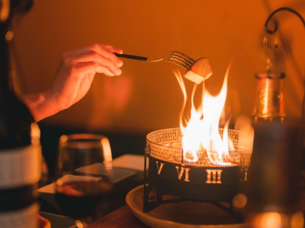 クロスホテル札幌の『マチナカTAKIBI BAR』-卓上焚火でフードやドリンクを楽しめる