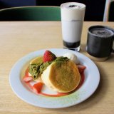 札幌ステラプレイスにある「inZONE TABLE(インゾーネ テーブル)」にて『抹茶モンブランと苺のスフレパンケーキ』・『黒ごまソースの自家製ラテ』が3月1日(水)より発売！