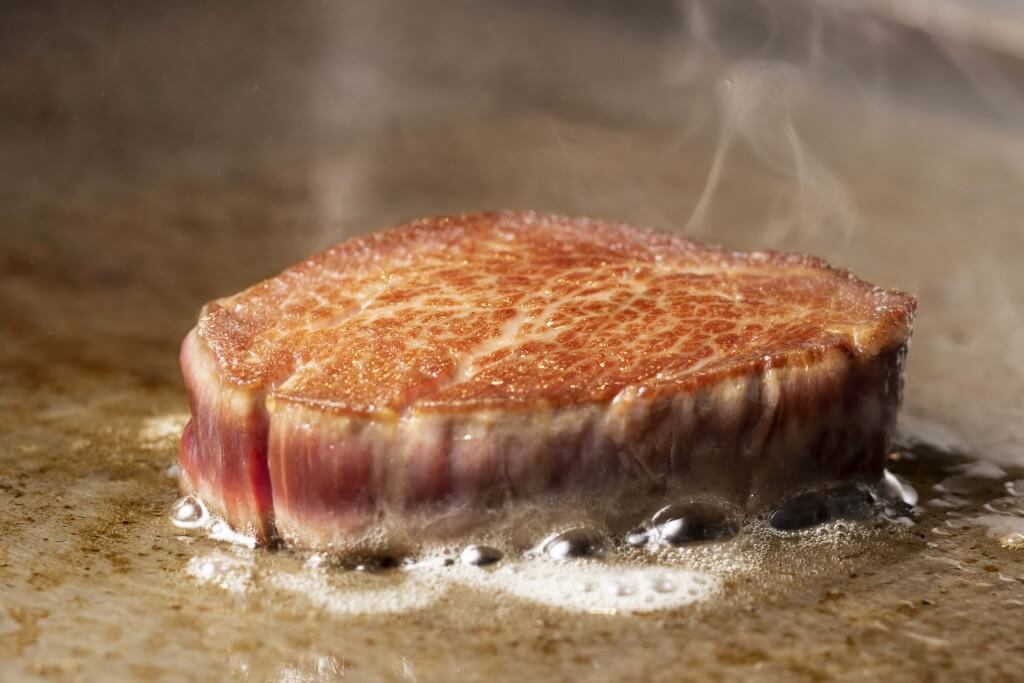札幌エクセルホテル東急の『家族みんなで遊べる！楽しめる！GW ディナーブッフェ』-北海道産牛ヒレ肉のステーキ