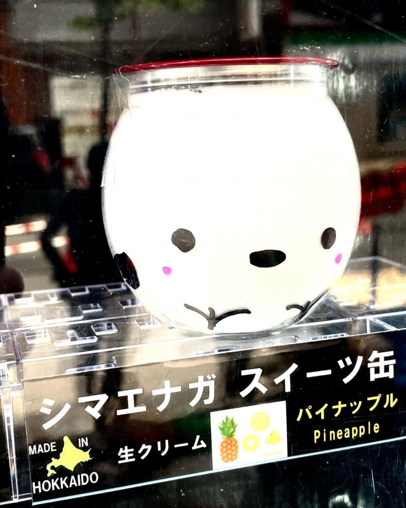 ラウンドワン 札幌すすきの店前の『シマエナガスイーツ缶』