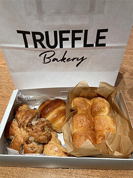 C. TruffleBAKERYの『パンのフェス限定 ちぎりパン』