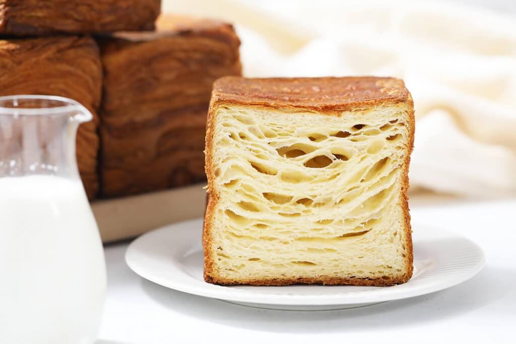 ハートブレッドアンティークの『幸せ重なるミルフィーユミルク食パン』