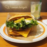 手稲区にあるCAFE FUGOにて“甘い×しょっぱい×すっぱい”『Wレモンチキンバーガー』が発売！