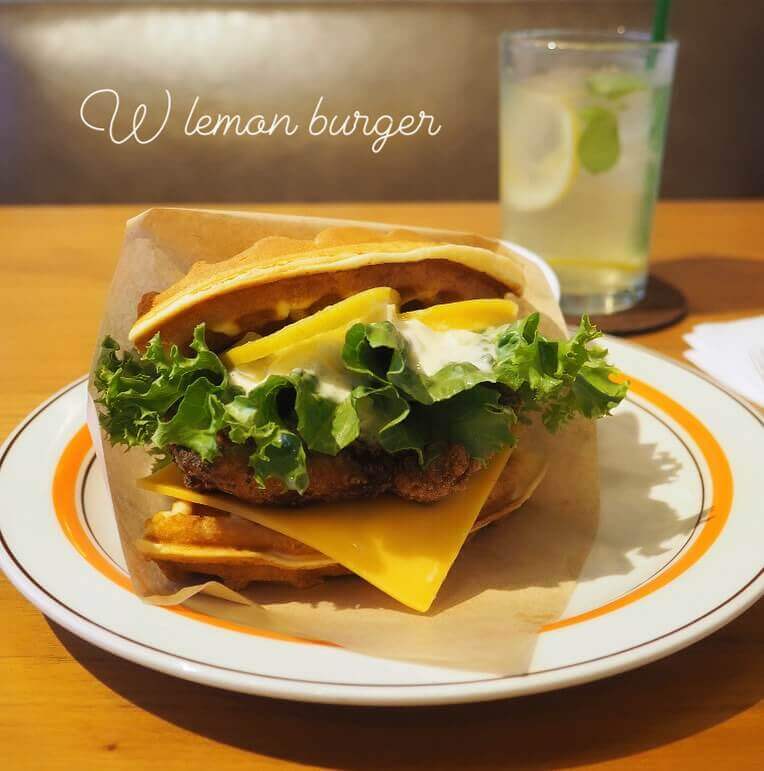 CAFE FUGOの『Wレモンチキンバーガー』