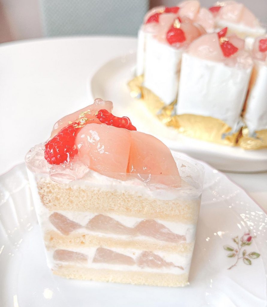 奏春楼の『桃ショート』