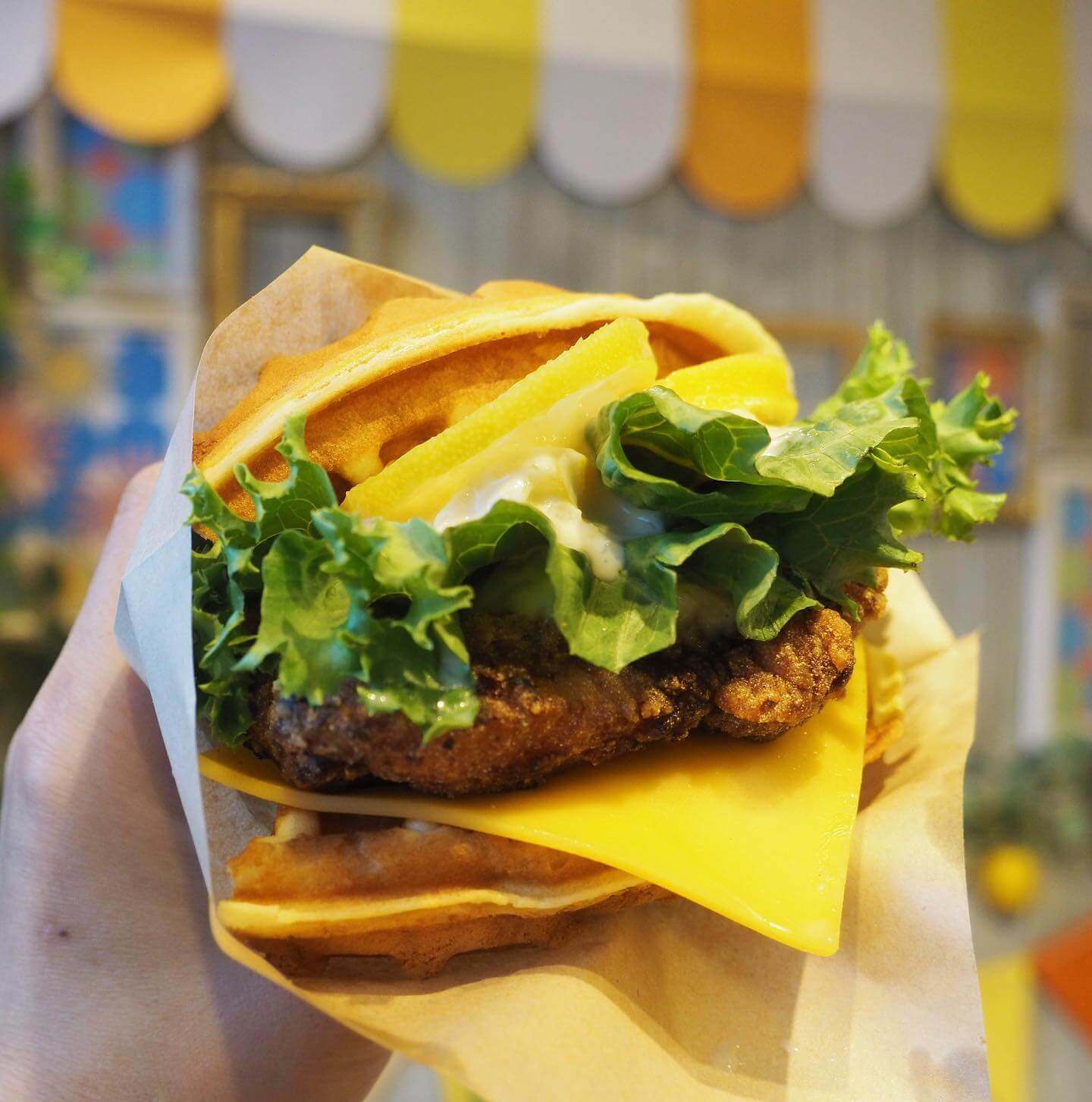 CAFE FUGOの『Wレモンチキンバーガー』