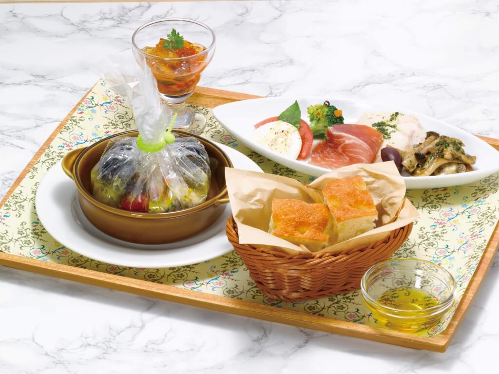 ロイヤルホストの『イタリアンピアット』-洋食小皿 〜イタリア風〜 シーフード包み焼き&イタリアン小皿