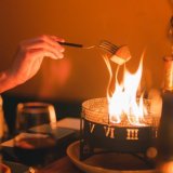 ホテル前庭の焚火専用テントで卓上焚火を楽しむ『マチナカTAKIBI BAR』が12月9日(土)よりクロスホテル札幌で開催！