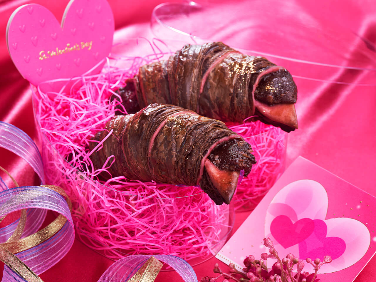 サンマルクカフェのバレンタイン商品2024-プレミアムチョコクロ　メルティ生ショコラ ブラックピンクShinyGOLD