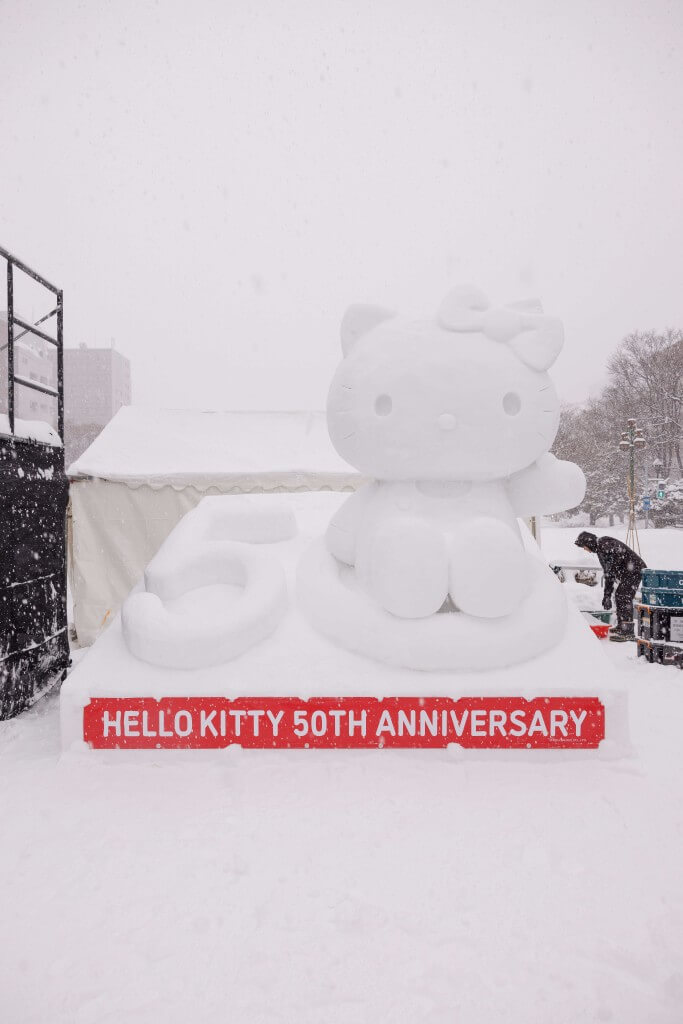 さっぽろ雪まつり-「ハローキティ 50周年」デザインの雪像
