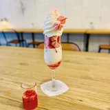 宮の森にあるツルカフェから“いちごたっぷりの春パフェ”が発売！