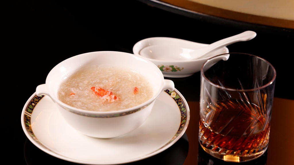 札幌プリンスホテルの『絶景と絶品はプリンスにある。～5つのレストランで夜景と食巡り～』-蟹とフカヒレの旨味スープ