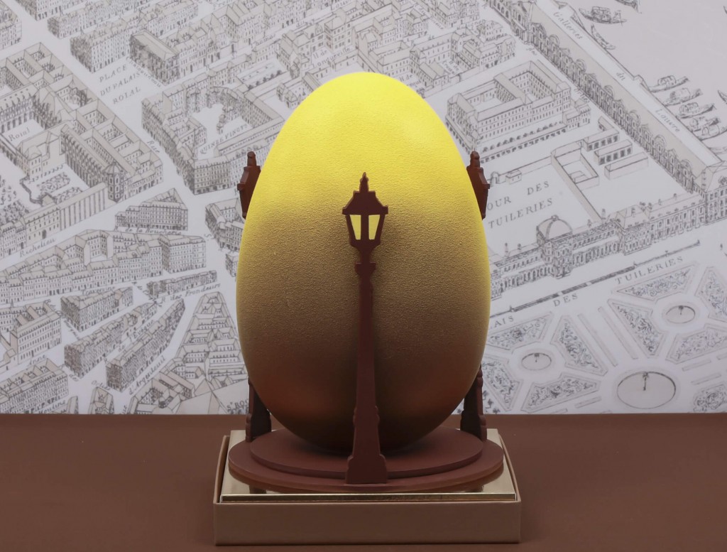 ジャン＝ポール・エヴァンの『イースター コレクション 2024』-＜街灯＞パリの街を照らす 「ウフ」