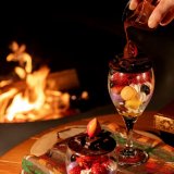 南8⻄5にある「UNWIND HOTEL&BAR 札幌」にてホテル最上階のルーフトップテラスで焚き火を眺めながら楽しむシメパフェ『UNWIND Takibi Parfait』が7月5日(金)より発売！