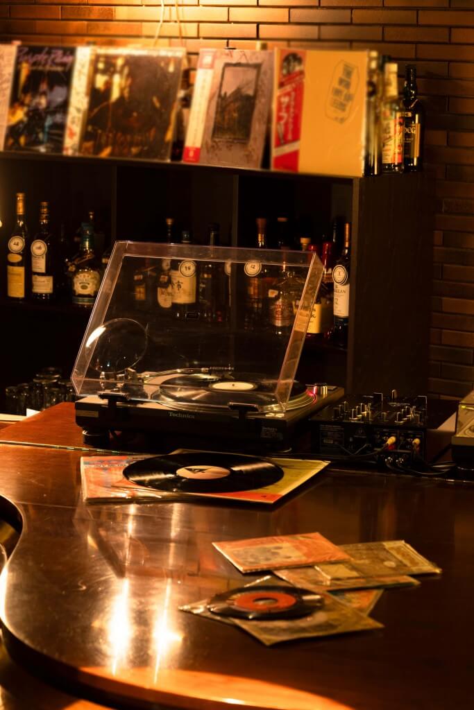ニューオータニイン札幌のバー「オークルーム」-『夜のレコード喫茶「Ｏａｋ Ｒｏｏｍ」』
