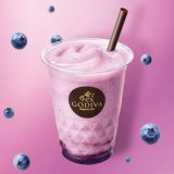 ゴディバから甘酸っぱい爽やかな味わいのフローズンドリンク『カカオフルーツジュース ブルーベリー』が7月5日(金)より発売！