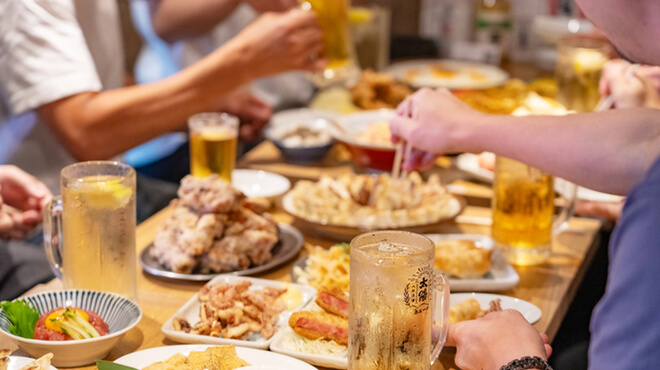 餃子ノ酒場 太陽ホエール札幌駅前店-店内 飲食シーン