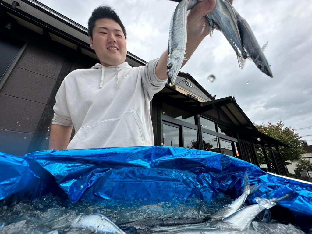 回転寿司根室花まるの『ふるまい秋刀魚』