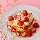 札幌ステラプレイスにもある「J.S. PANCAKE CAFE」にて苺を贅沢に使った『ミルフィーユパンケーキ』が3月4日(火)より発売！パンケーキプレゼントのキャンペーンも実施