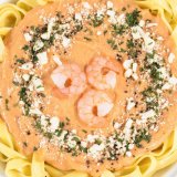 ファミリーマートにて「鎌倉パスタ」の味わいを再現した『鎌倉パスタ監修 生パスタ海老のトマトクリーム』が2月11日(火)より発売！