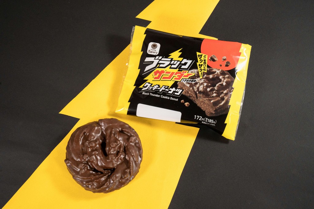 ファミリーマートの『ブラックサンダークッキードーナツ』