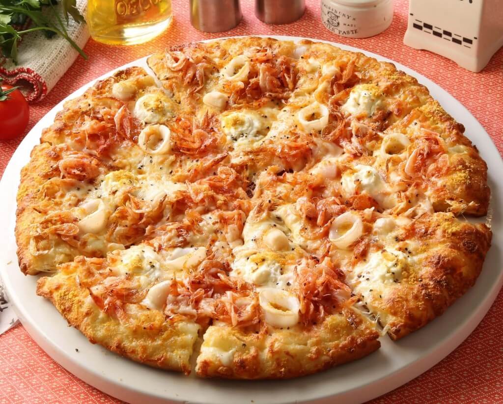 PIZZA-LAの『ボッタルガと桜海老のシーフードピザ』