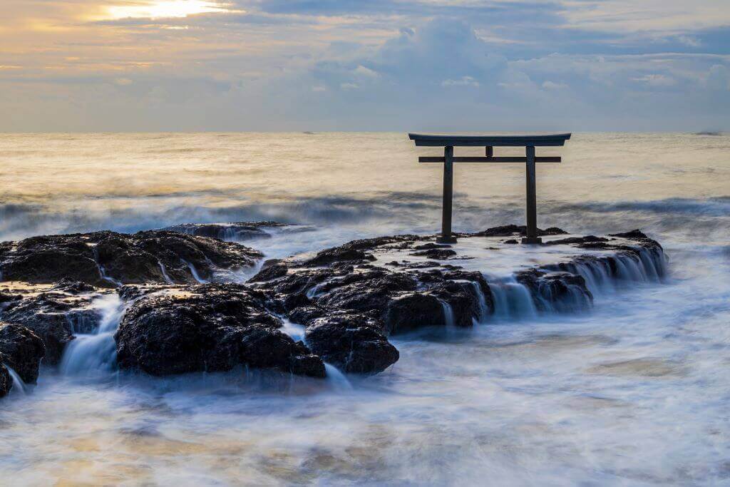 神磯の鳥居