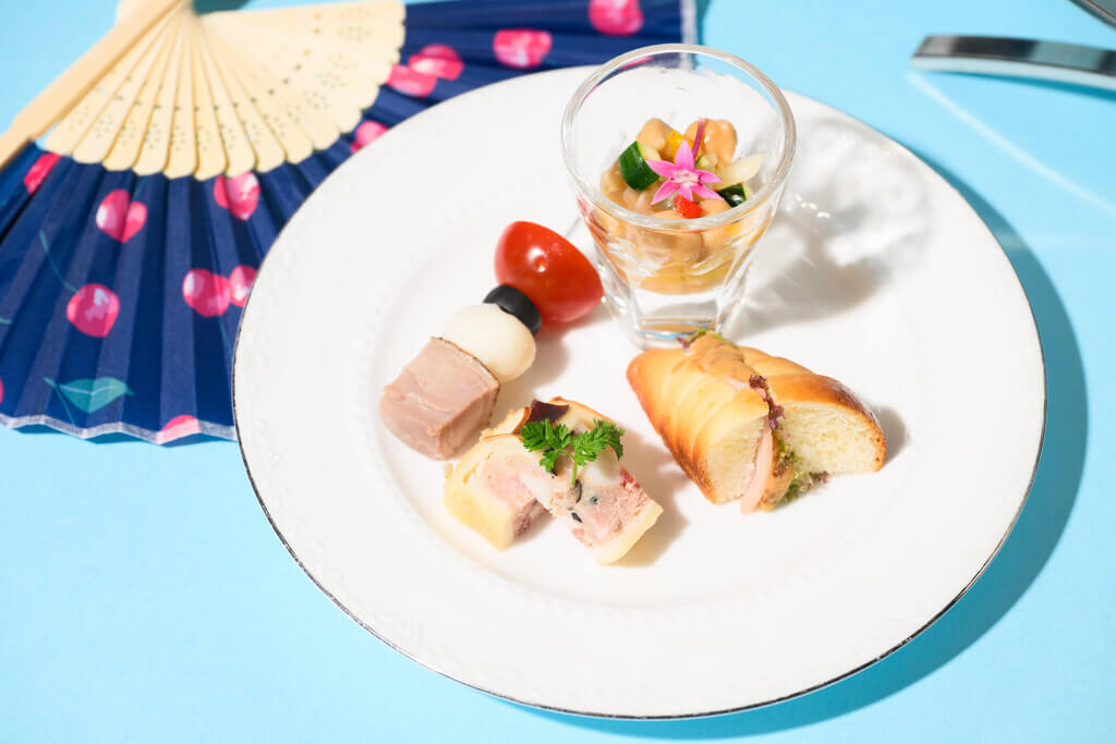 ANAクラウンプラザホテル札幌の夏のアフタヌーンティー『しばわんこの夏やすみ』