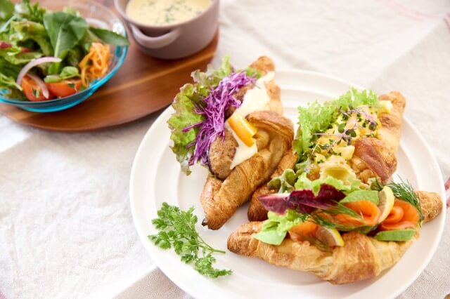 HOKKAIDO SWEETS STUDIO(北海道スイーツスタジオ)の『クロワッサンサンドをメインにしたランチ』